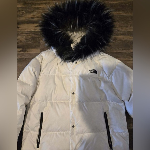 White Dealio down crop North Face jacket. Like new. - Picture 2 of 2
